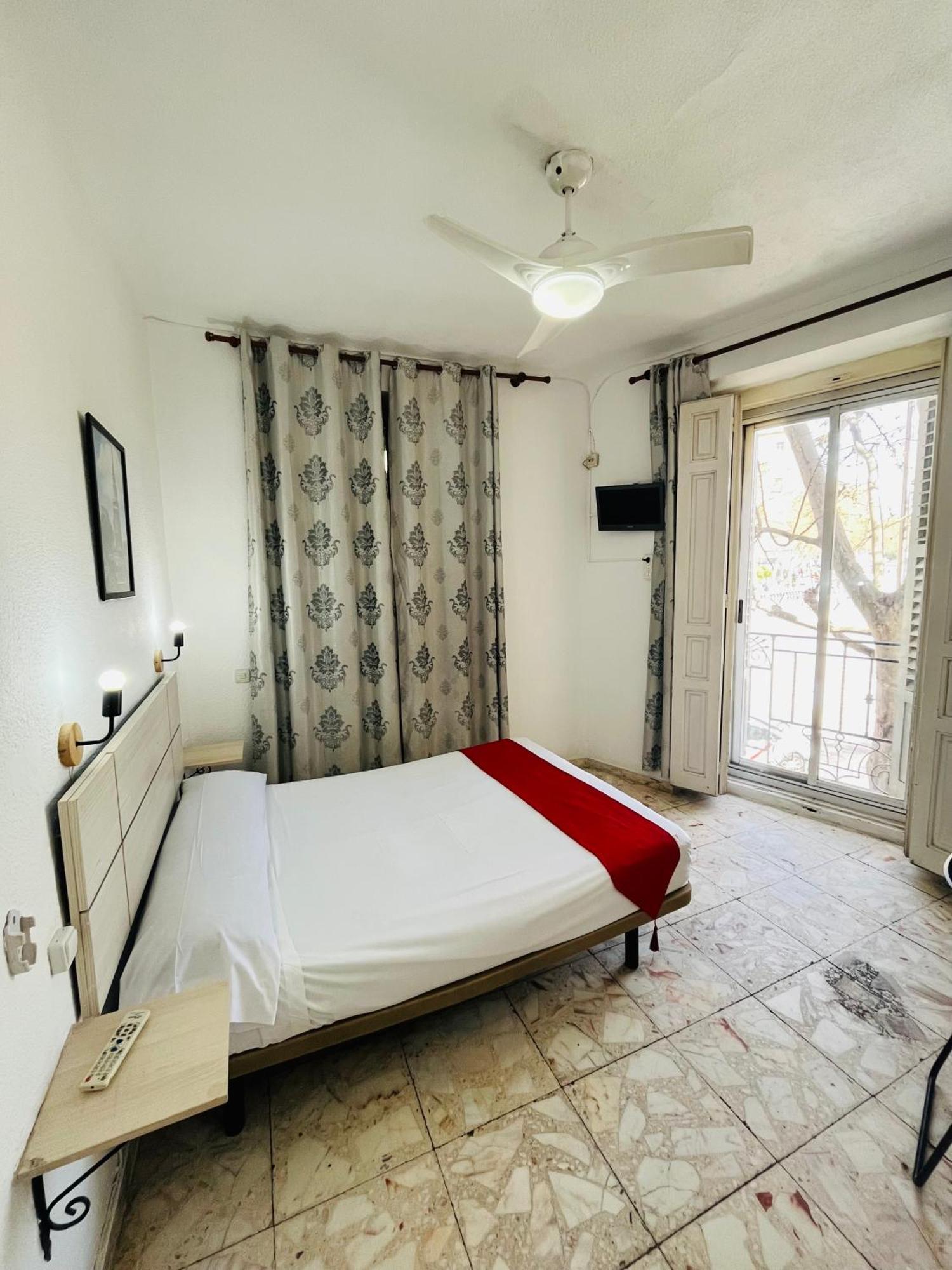 Pension Rivera Madrid Bagian luar foto